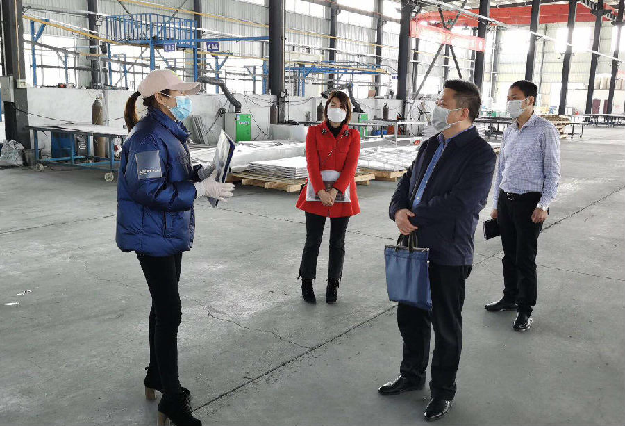 湘阴农商银行钟优钢副行长走访洋沙湖工业园小微企业吉通铝业.jpg
